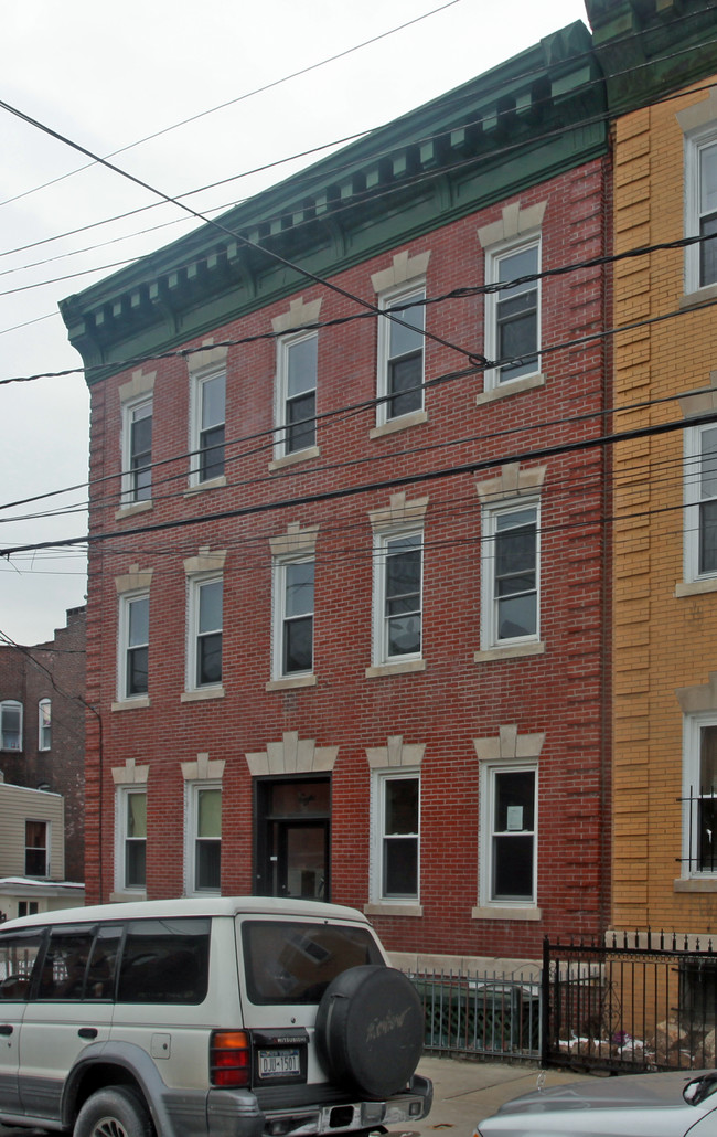 8 N High St in Mount Vernon, NY - Foto de edificio - Building Photo