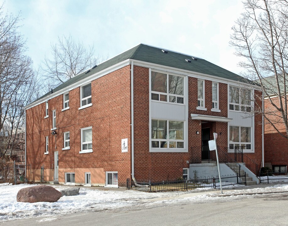 24 Norris Cres in Toronto, ON - Building Photo