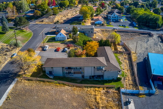 Pioneer Apartments in Prineville, OR - Foto de edificio - Building Photo