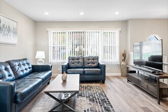 820 Shawnee Dr in Lake In The Hills, IL - Building Photo - Building Photo