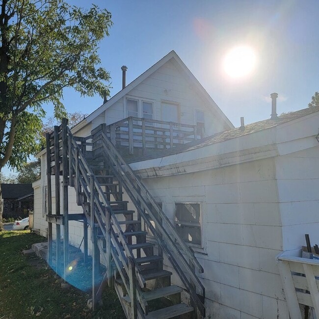 property at 2220 E Walnut St