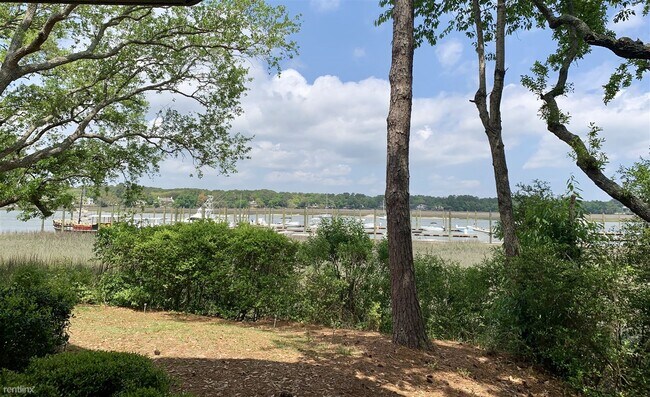 70 Helmsman Way-Unit -Apt 1427 in Hilton Head Island, SC - Foto de edificio - Building Photo