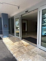 16558 NE 26th Ave in North Miami Beach, FL - Building Photo