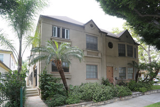 8954 Burton Way in Beverly Hills, CA - Building Photo - Building Photo