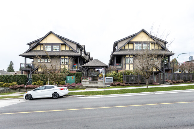 7227 Royal Oak Av in Burnaby, BC - Building Photo - Building Photo