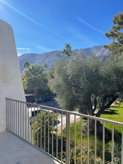 390 W Santa Elena Rd in Palm Springs, CA - Building Photo