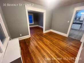 30 Beverly St in Chicopee, MA - Foto de edificio - Building Photo