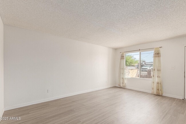 2434 E Maryland Dr in Tempe, AZ - Building Photo - Building Photo