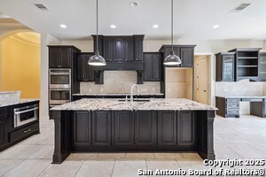 944 Wilderness Oaks in New Braunfels, TX - Foto de edificio - Building Photo