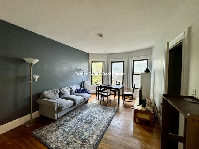 44 Cedar St, Unit 3R in Somerville, MA - Foto de edificio - Building Photo