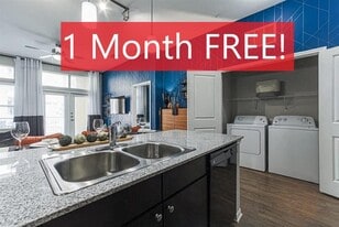 Aspire at 610 in Houston, TX - Building Photo