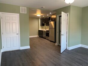 2932 N Calvert St, Unit 3 in Baltimore, MD - Building Photo - Building Photo