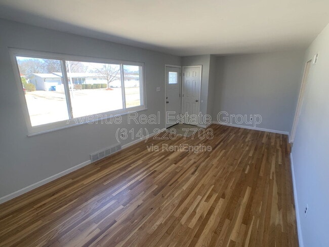 858 Hazelvalley Dr in Hazelwood, MO - Building Photo - Building Photo