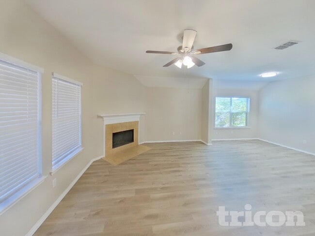 111 Rockbrook Dr in Wylie, TX - Foto de edificio - Building Photo