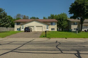 6124 73rd Ave N in Minneapolis, MN - Building Photo