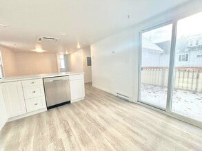 287 St John St in Fredericton, NB - Building Photo - Building Photo