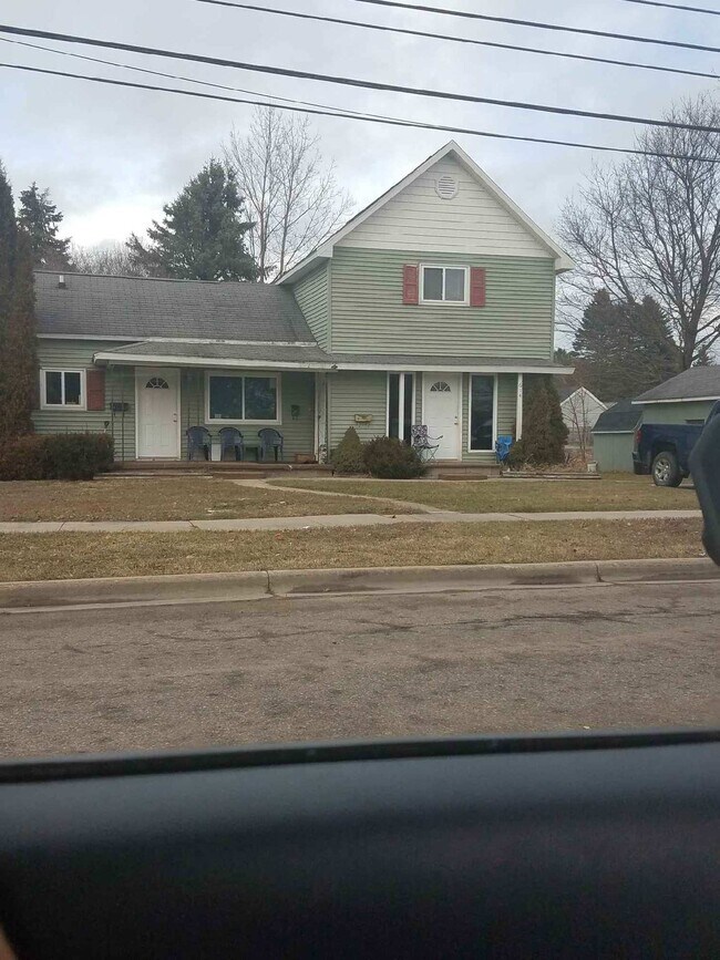 614 W Mitchell St, Unit UnitA in Gaylord, MI - Building Photo - Building Photo