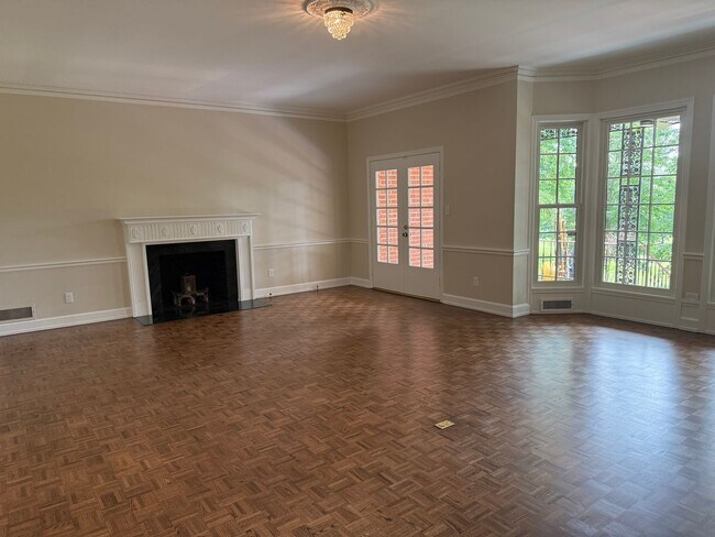 7 Deerfield Rd in Biltmore Forest, NC - Building Photo - Building Photo