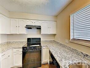 2706 King James Ct in Webster, TX - Building Photo - Building Photo