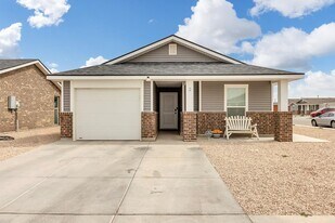 2 Maverick Dr in Odessa, TX - Building Photo