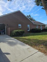 417 Lake of the Woods Dr in Venice, FL - Building Photo