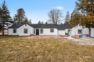 2705 McCarty Rd in Saginaw, MI - Foto de edificio - Building Photo