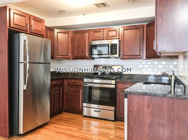 14 Notre Dame St in Boston, MA - Building Photo - Building Photo