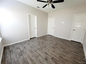 7102 N 56th Ln-Unit -4 in McAllen, TX - Foto de edificio - Building Photo