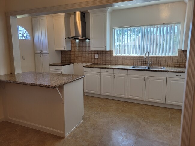 7315 Wilcox Ave in Bell, CA - Foto de edificio - Building Photo