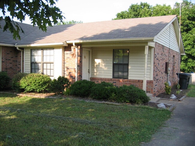 2576 Oak Hill Dr in Murfreesboro, TN - Building Photo - Building Photo