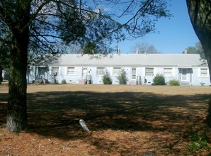 321 Charlotte St in Hamlet, NC - Foto de edificio - Building Photo