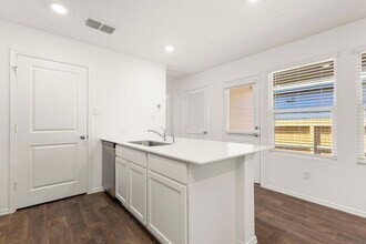 2038 Zephyr Lily in San Antonio, TX - Building Photo - Building Photo