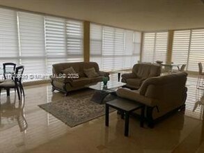 100 Lincoln Rd, Unit # PH4 in Miami Beach, FL - Building Photo - Building Photo