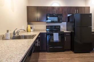 Flats on Fifth in Pittsburgh, PA - Building Photo - Interior Photo