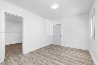 1035 SW 4th St in Miami, FL - Building Photo - Building Photo