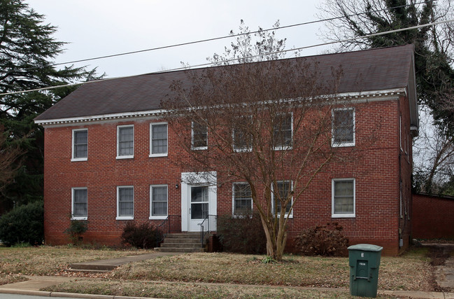 404 N Main St in Graham, NC - Foto de edificio - Building Photo