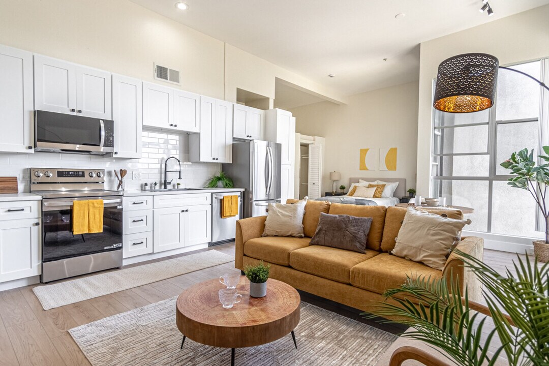 120 Island Ave in San Diego, CA - Building Photo
