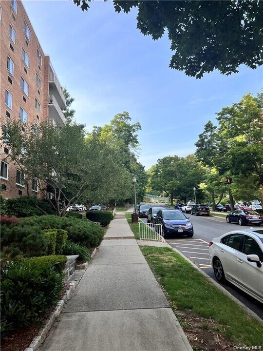 416 Benedict Ave in Tarrytown, NY - Building Photo