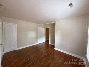 2729 Bancroft St in Charlotte, NC - Building Photo - Building Photo