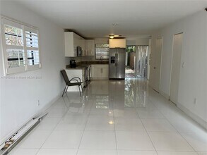 454 NE 194th Terrace in Miami, FL - Building Photo - Building Photo