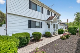 10 Franklin Ave in Glen Cove, NY - Building Photo - Building Photo