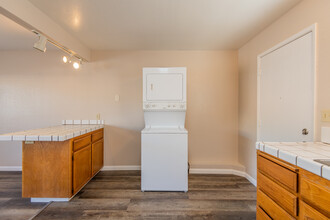 Lawton Street in Antioch, CA - Building Photo - Interior Photo