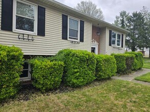 7036 Sollers Point Road in Dundalk, MD - Foto de edificio - Building Photo