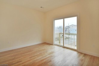 410 Davis Ave in Harrison, NJ - Building Photo - Building Photo