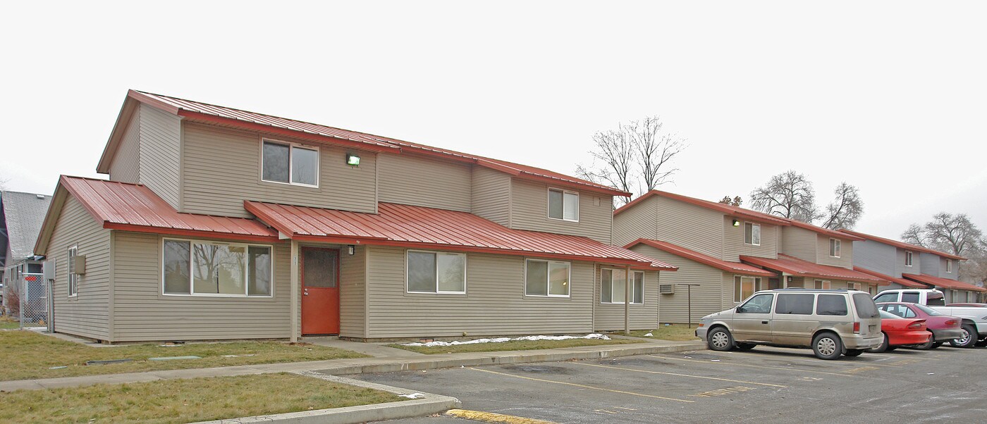 801 E Central Ave in Yakima, WA - Foto de edificio