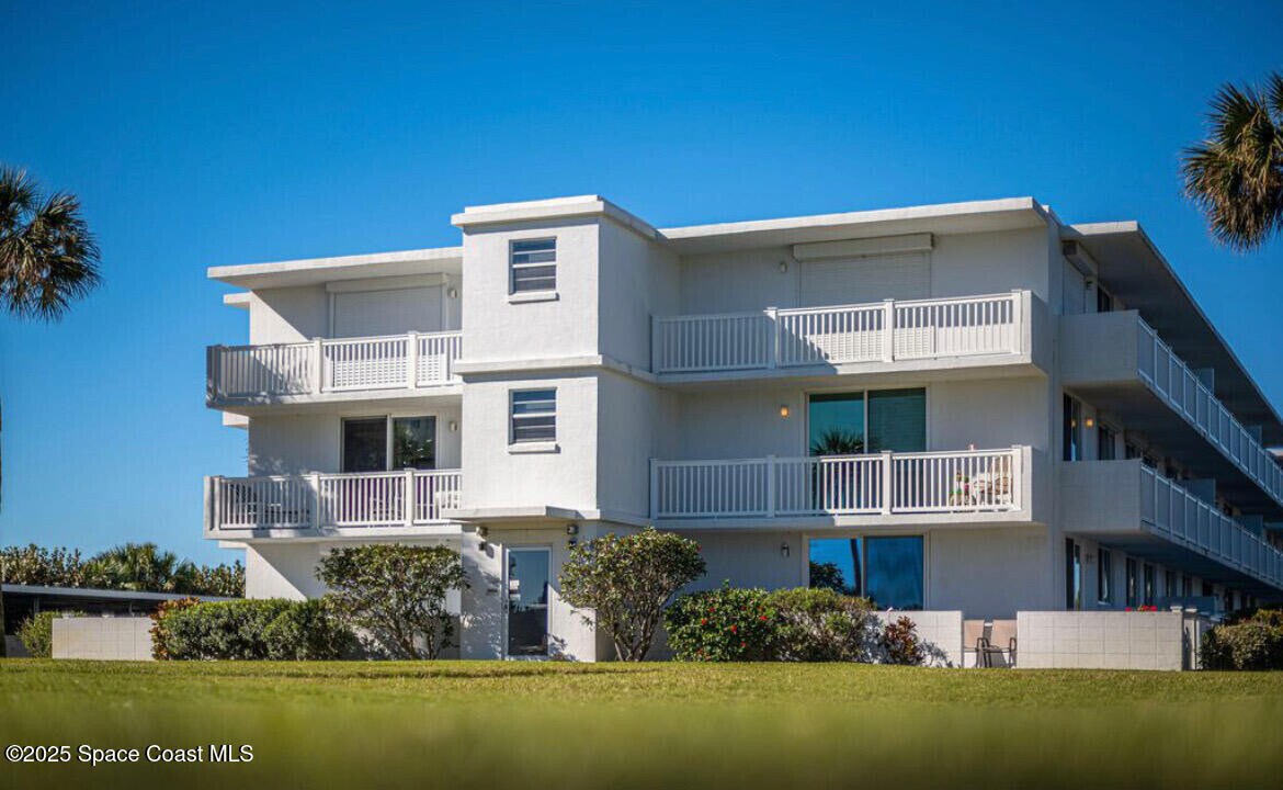 3190 N Atlantic Ave in Cocoa Beach, FL - Building Photo