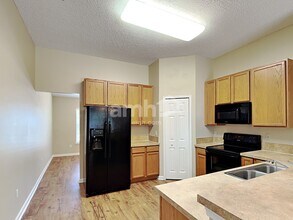 6815 Rapid River Dr in Jacksonville, FL - Building Photo - Building Photo