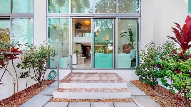 6000 Collins Ave, Unit 1240 in Miami Beach, FL - Building Photo - Building Photo