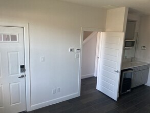 304 Jensen Dr in Houston, TX - Building Photo - Building Photo