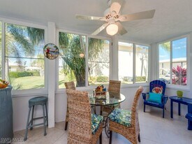 195 Peppermint Ln in Naples, FL - Building Photo